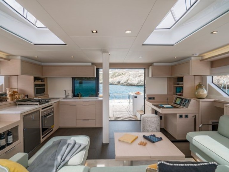 Catamaran rental in Lávrio - Lagoon Lagoon 55