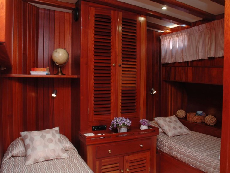  Custom Motor Sailer 124' in Alimos on SamBoat