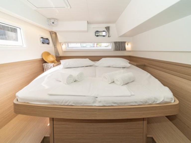 Lagoon Lagoon 42 in Skiathos on SamBoat