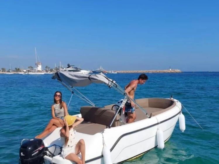 AQUA 515 charter bareboat or captained in  Palma de Mallorca