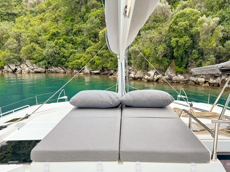 Catamaran rental in Adaköy - Fountaine Pajot Tanna 47