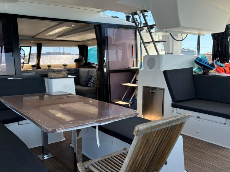 Fountaine Pajot Saona 47 in Playa de Talamanca on SamBoat
