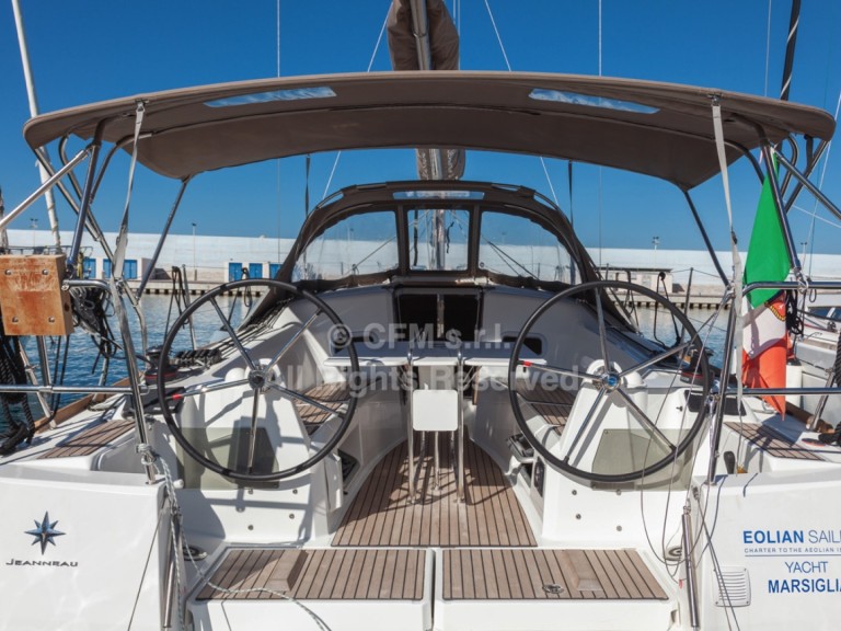 Sailboat for rent Capo d'Orlando at the best price