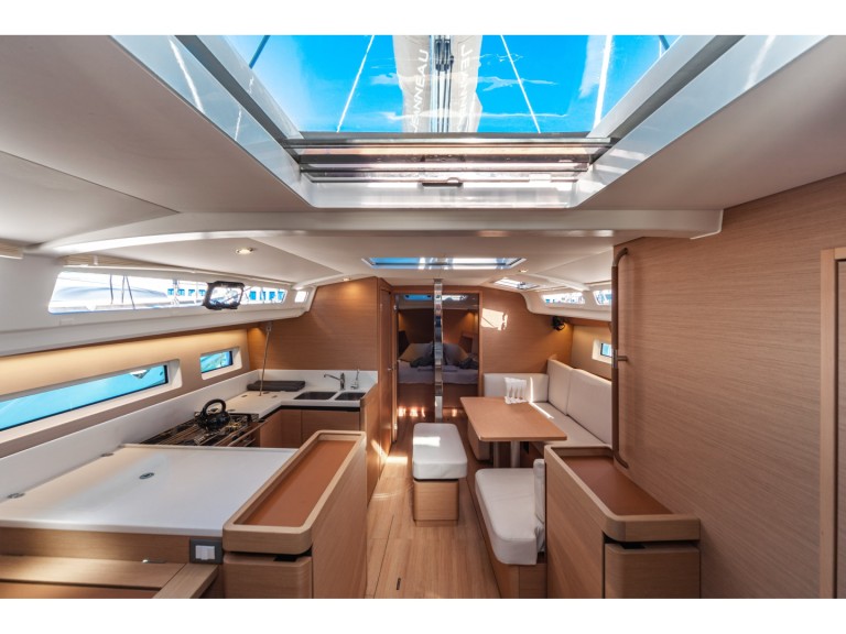 Rent a Jeanneau Sun Odyssey 440 Capo d'Orlando