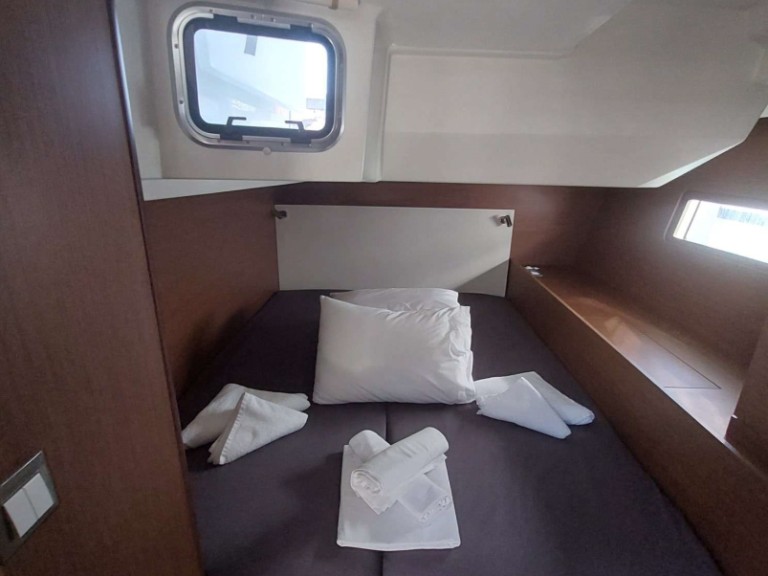 Bareboat Rental Sailboat Bénéteau with a boat licence