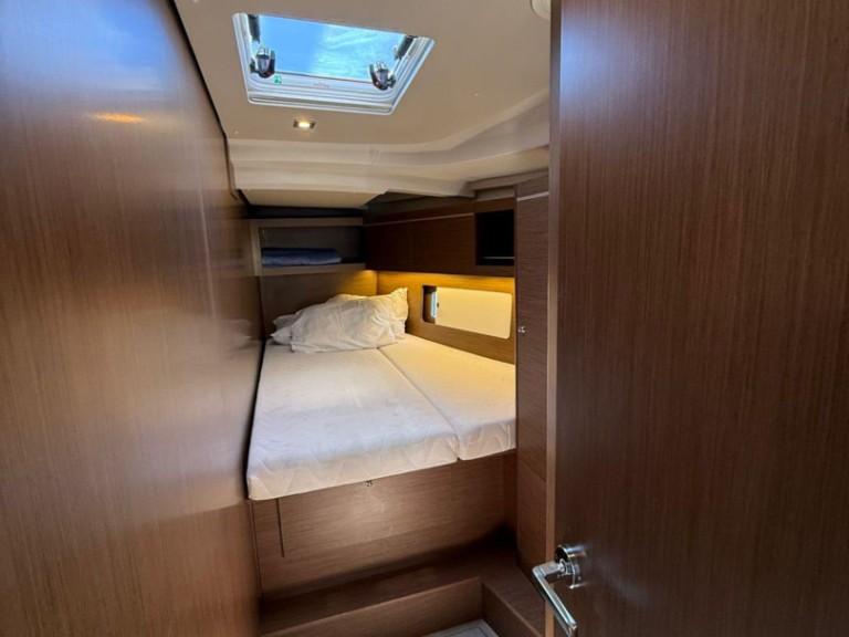 Bareboat Rental Sailboat Bénéteau with a boat licence