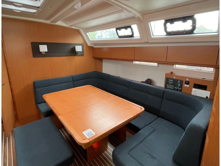 Bareboat Rental Sailboat Bavaria with a boat licence