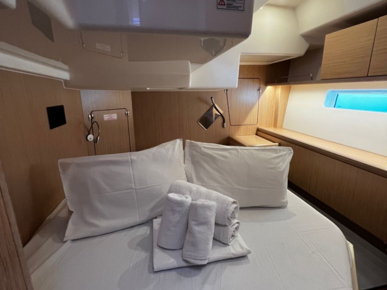 Sailboat rental with or without captain Bavaria Lávrio