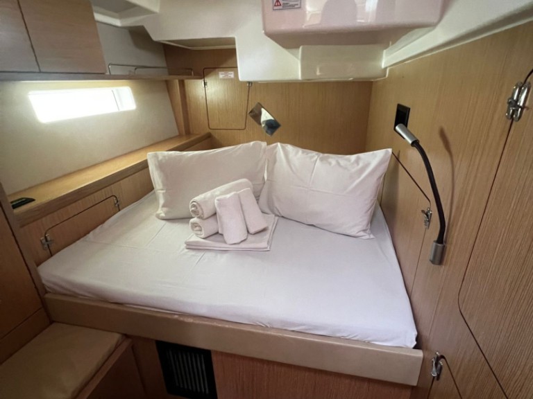 Bareboat Rental Sailboat Bavaria with a boat licence