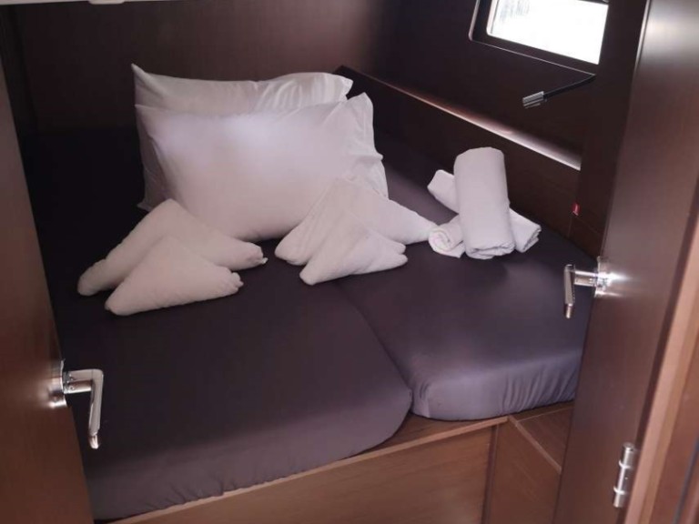 Bareboat Rental Sailboat Bénéteau with a boat licence