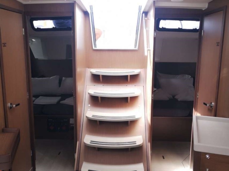 Bénéteau Oceanis 46.1 charter bareboat or captained in  Lávrio