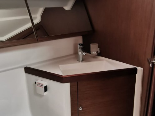 Sailboat rental in Sami - Bénéteau Oceanis 40.1