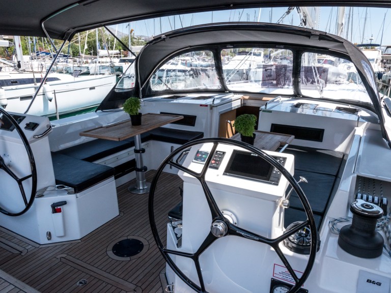 Sailboat rental in Lefkáda - Bavaria Bavaria C50