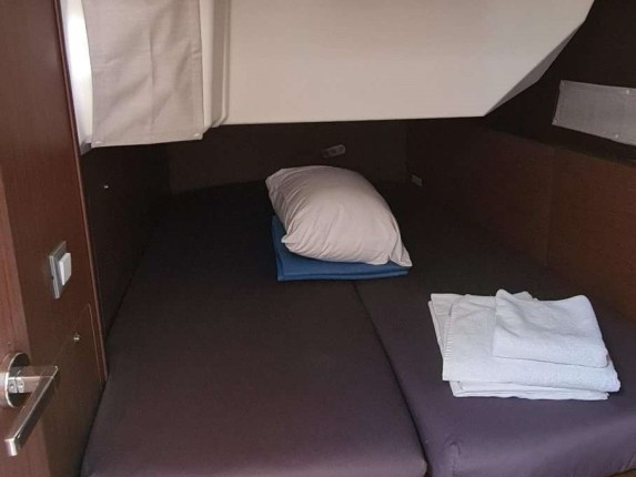 Bareboat Rental Sailboat Bénéteau with a boat licence