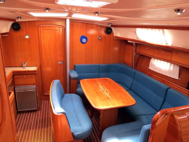 Yacht charter Lávrio cheap Bavaria 42 Cruiser