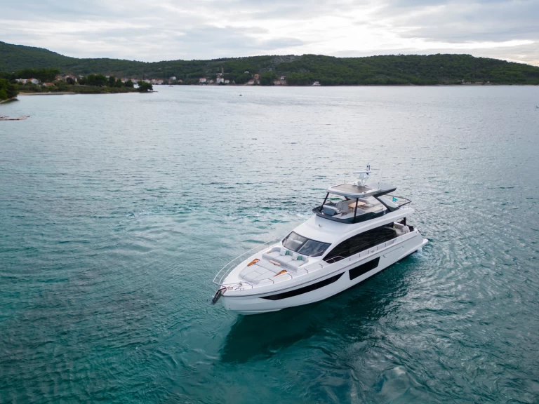 Luxury Yacht for rent Šibenik at the best price