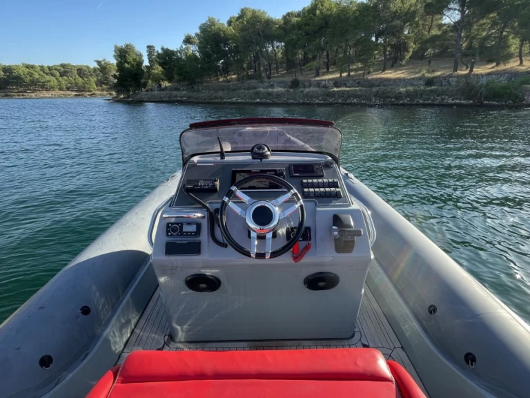 Motorboat rental with or without captain Lomac Šibenik