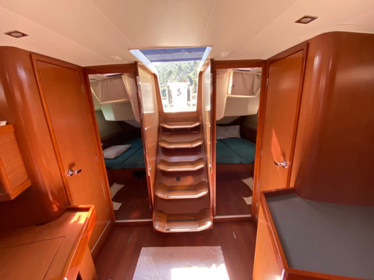 Bénéteau Oceanis 45 in Bocca di Magra on SamBoat
