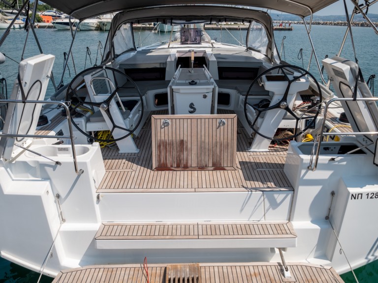 Sailboat rental in Lefkáda - Bénéteau Oceanis 51.1