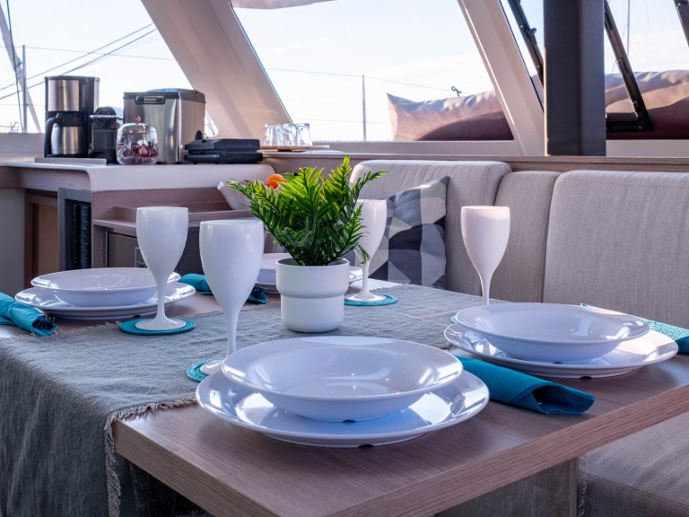 Fountaine Pajot Isla 40 in Lefkáda on SamBoat