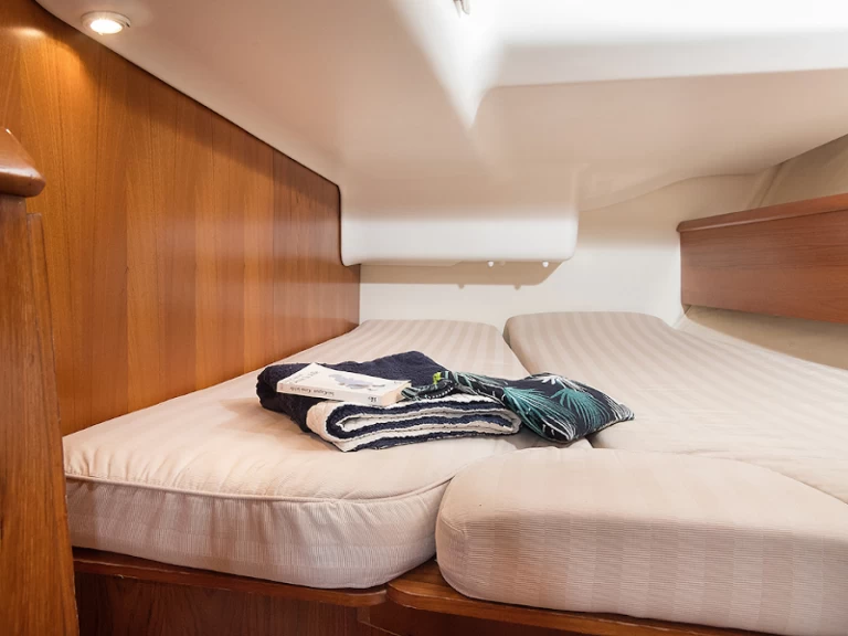 Jeanneau Sun Odyssey 43 charter bareboat or captained in  Marína