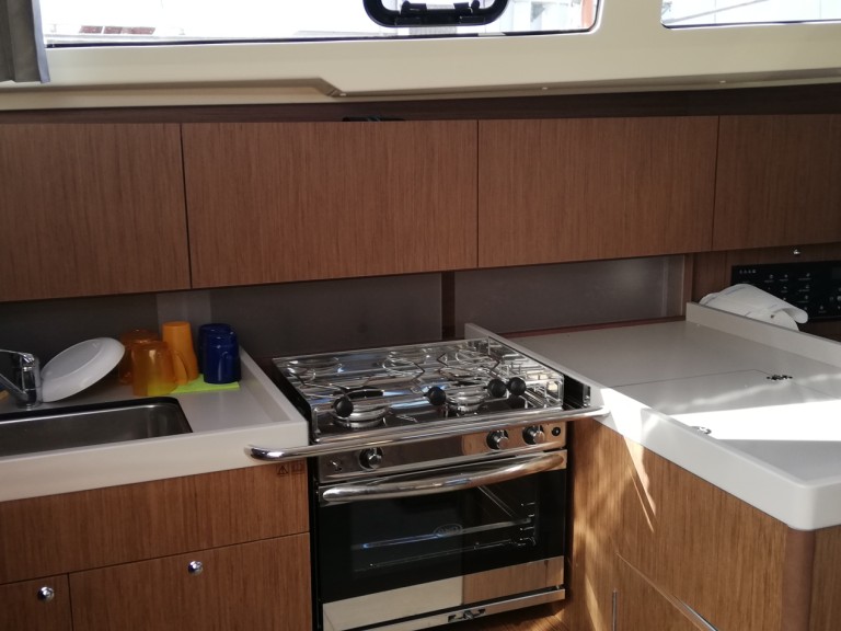 Rent a Bénéteau Oceanis 41.1 Vibo Marina