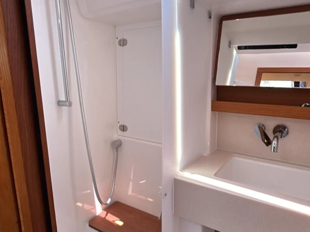 Sailboat for rent Furnari at the best price