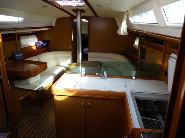 Sailboat rental with or without captain Jeanneau Lefkáda