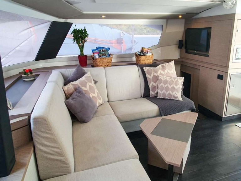 Yacht charter Road Town cheap Saona 47