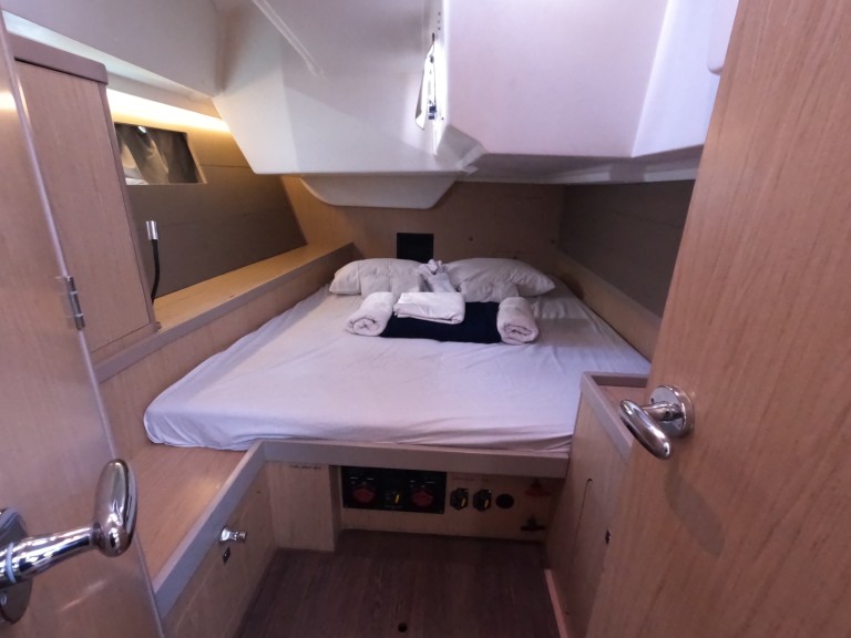 Bareboat Rental Sailboat Bénéteau with a boat licence