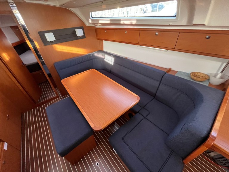 Sailboat rental in Sukošan - Bavaria Cruiser 41
