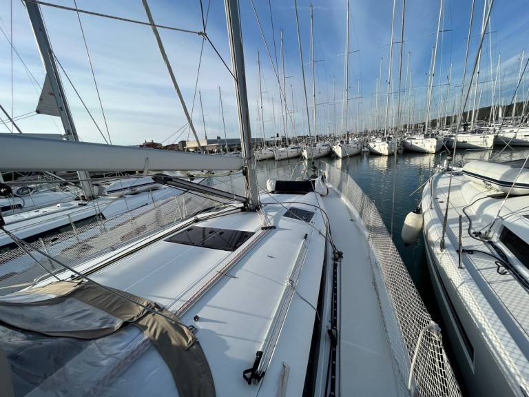 Sailboat for rent Sukošan at the best price