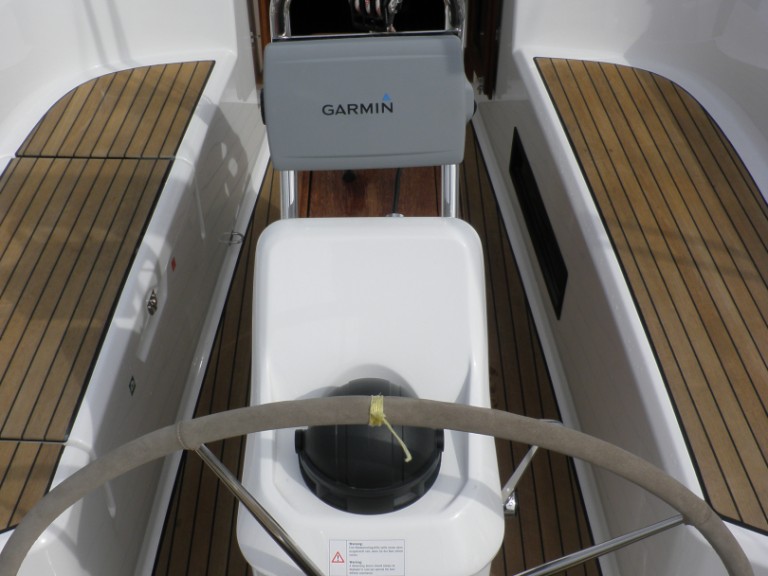 Yacht charter Sukošan cheap Cruiser 33