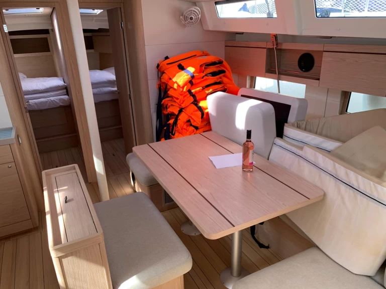 Sailboat rental with or without captain Bénéteau Sukošan