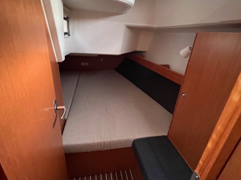 Sailboat rental in Sukošan - Bavaria Cruiser 37