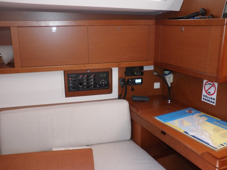 Rent a Bénéteau Oceanis 45 Sukošan