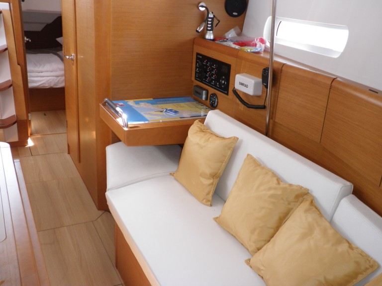 Sailboat rental in Sukošan - Jeanneau Sun odyssey 379 performance