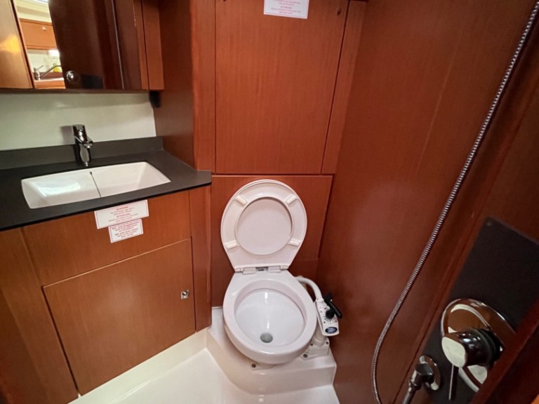 Bareboat Rental Sailboat Bavaria with a boat licence