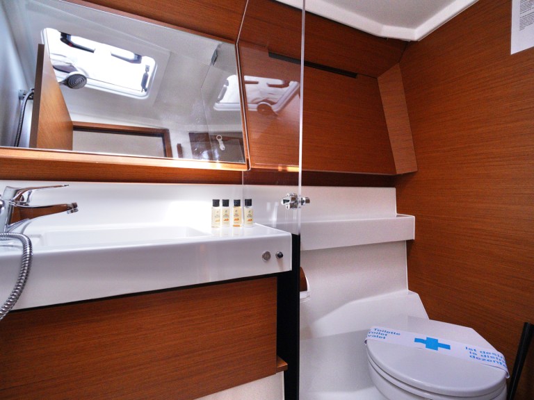 Jeanneau Sun Odyssey 410 in Marmaris on SamBoat