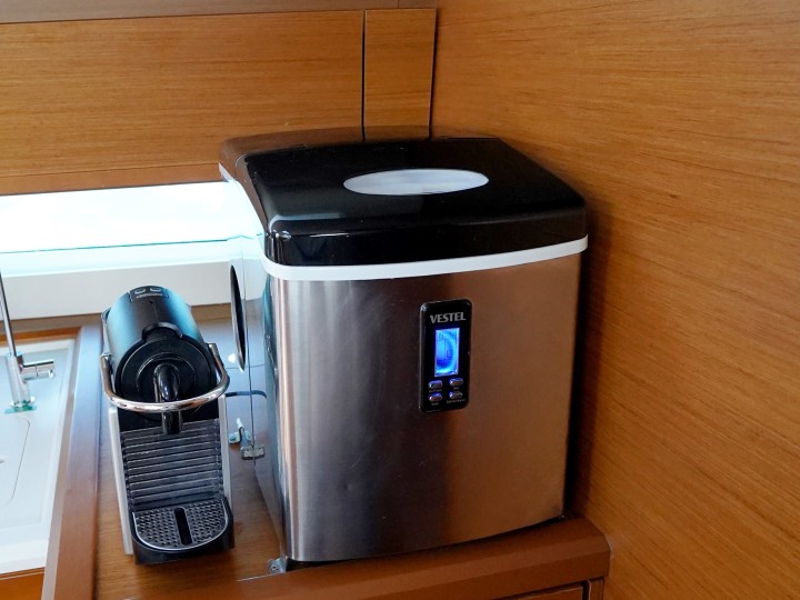 Rent a Jeanneau Jeanneau 54 Marmaris