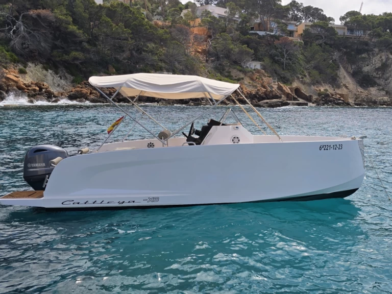Motorboat for rent Club Nàutic Santa Ponsa at the best price