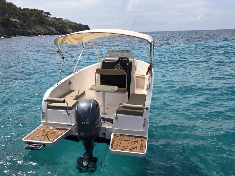 Motorboat rental with or without captain Cattleya Club Nàutic Santa Ponsa