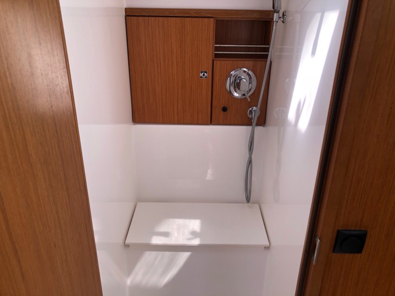 Sailboat for rent Alimos at the best price