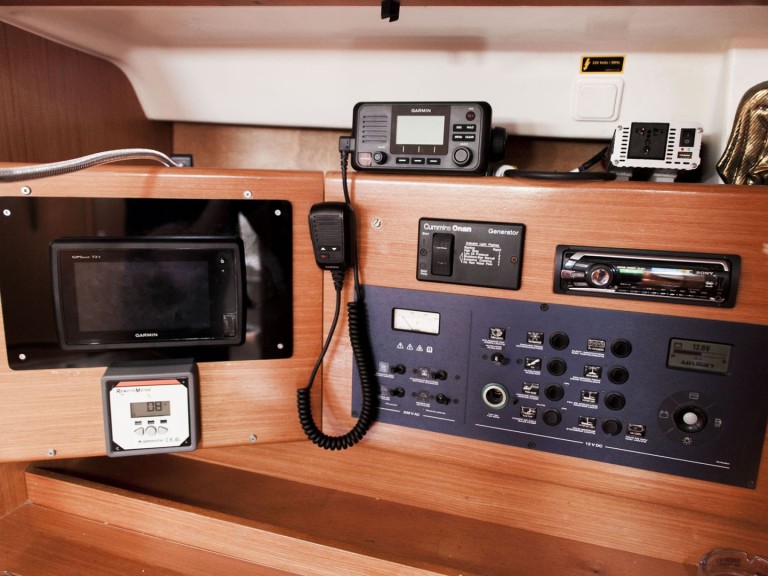 Yacht charter Alimos cheap Cyclades 50.5