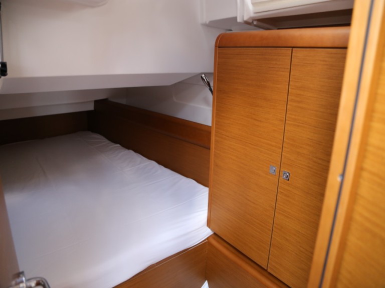 Bareboat Rental Sailboat Jeanneau with a boat licence