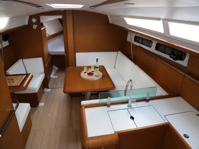 Sailboat for rent Kaštel Gomilica at the best price