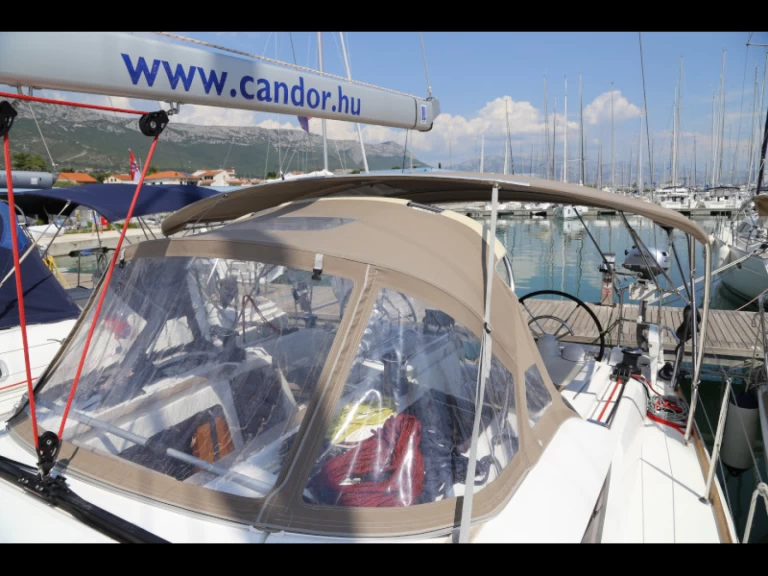 Jeanneau Sun Odyssey 419 in Kaštel Gomilica on SamBoat