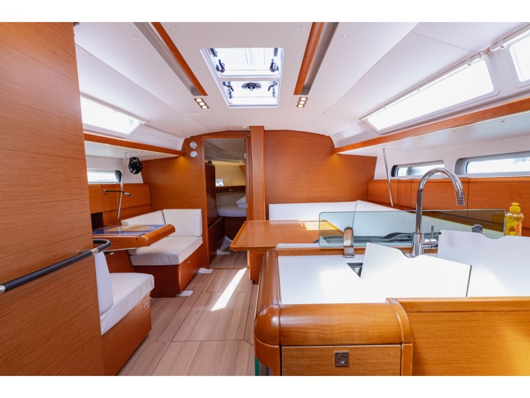 Rent a Jeanneau Sun Odyssey 419 Kaštel Gomilica