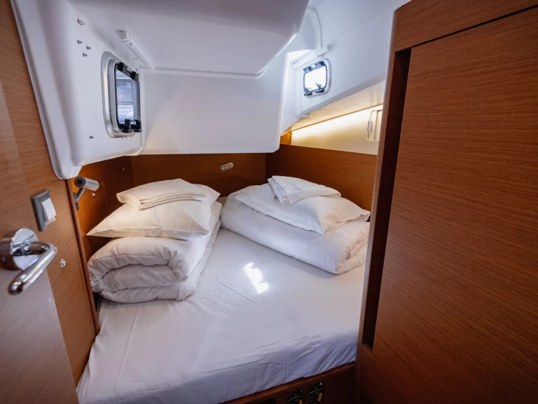 Jeanneau Sun Odyssey 410 charter bareboat or captained in  Kaštel Gomilica