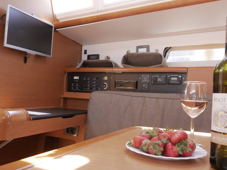 Sailboat for rent Kaštel Gomilica at the best price